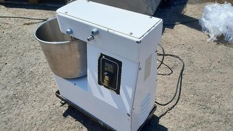 Spirálový hnětač na tuhá těsta TFM 10 ( 10 l , 5,5 kg těsta - 3