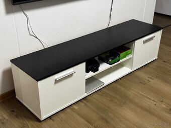 Stolek pod TV s UP - 3