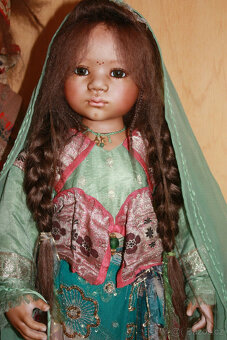 Porcelánová panenka Manisha od Annette Himstedt z roku 2003 - 3