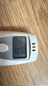 Alkoholtester na 2 baterie AAA Přesnost měření: 0,01% BAC (0 - 3