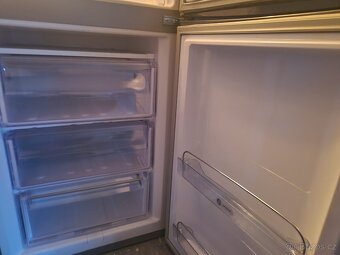 Vysoka lednice s mrazakem - 3