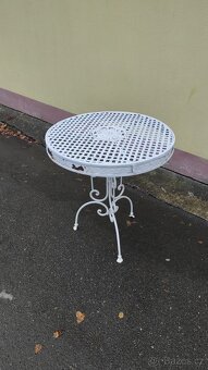 Kovovy stolek - 3