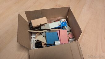 Domeček pro panenky + spousta nábytku a příslušenství - 3