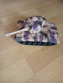 auto a tank na baterky - 3