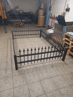 Ohrada,ohrádka ke hrobu, kované prvky - 3