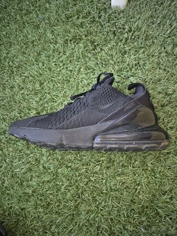NIKE 270 - 3