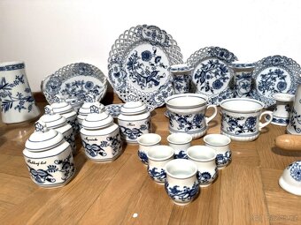 Porcelánová jídelní souprava cibuláky + mlýnek na kávu Lodos - 3