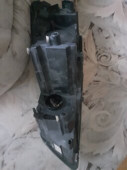 Prodám pravé přední světlo Škoda Octavia 2 facelift - 3