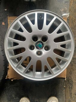 5x100 16 ET42 originální STYLE pneu nemám Rapid Roomster al - 3