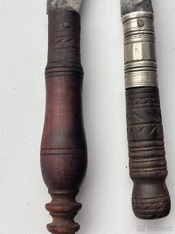 Staré nože s dřevěnou rukojetí – původní stav, 2 ks - 3