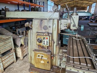 Univerzální frézka STANKO 6P83 (8634 - 3