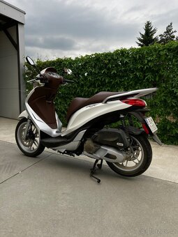 Skútr Piaggio Medley 150 - 3