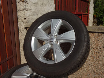 Volvo XC40 - zánovní zimní alu kola 17" 5x108 ET50,5 - 3