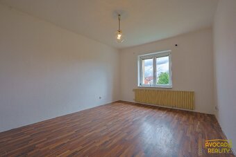 Prodej prostorného bytu 3+1 (93 m²) s vlastní zahrádkou - 3