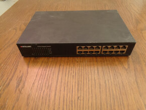 INTELLINET 16-Port Gigabit Switch - 3