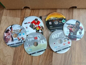 PS3 nefunkční, + dva ovladače + hry - 3