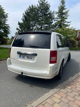Chrysler Town & Country, 7 míst - 3