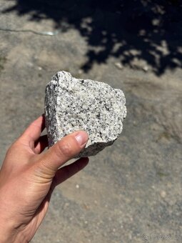 Šedé žulové štípané kostky - 3