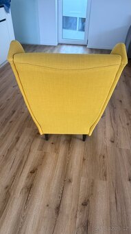 Ikea Strandmon ušák s podnožkou - 3