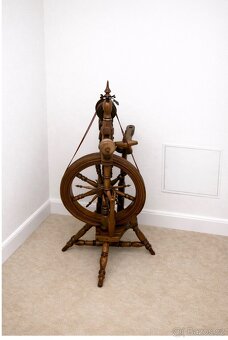 Starožitný dřevěný kolovrátek - 3
