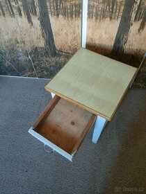 Dřevěné štokrle-stolička s šuplíkem. - 3