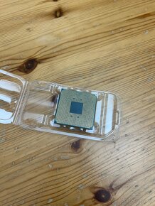 AMD RYZEN 5 1600 6jader 12vláken Socket AM4 Funkční - 3