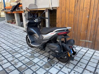 Aprilia SR GT 125 - 3
