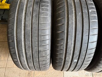 225/40 r18 - 3