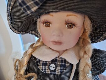 Porcelánová panenka 29 cm - 3