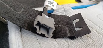 Tesla Model 3 potah sedačky řidiče - 3