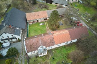 Prodej bývalé zemědělské usedlosti s rozsáhlými pozemky - 3