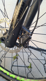 Carbonový Kellys Hacker 30, Shimano XT, vzduch vidice, Rám L - 3