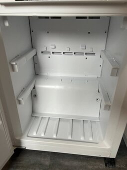 Vestavná NoFrost chladnička Whirlpool, pojezdy - 3