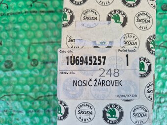 nosič žárovek levého zadního světla Škoda Octavia I (1U) sed - 3