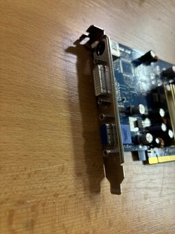 Grafická karta GigaByte GV-NX62TC256D8 NVIDIA GeForce 6200, - 3