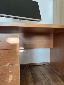 Kancelářský stůl na míru se šuplíky - 3