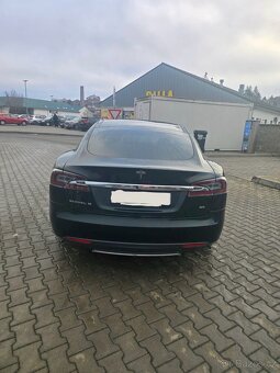 Tesla Model S 85 Free Supercharger - 3