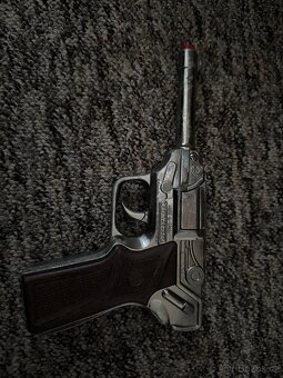 Staré kovové kapslové pistole - 3