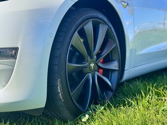 Tesla Model 3 Performance 2020 - 3