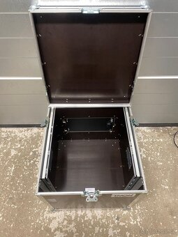 Thon L-Rack 10U Service Hatch - 3