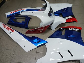 Prodám komplet kapotáž na motocykl Honda VFR 400 nc24 - 3