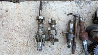 Prodám Díly motoru Victoria KR250 Aero - 3