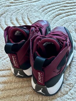 vínově červené tenisky Air Jordan, vel 36,5 cm - 3