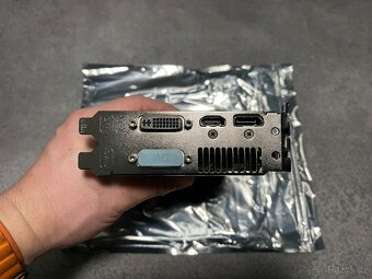 ASUS Radeon R7 260X 2GB GDDR5 - 3