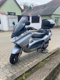 Skutr Piaggio X8 - 3
