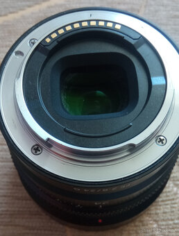 OBJEKTIV SONY 24/2.8G TOP STAV - 3