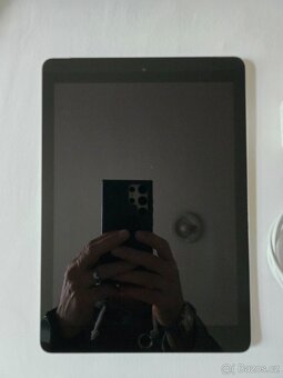 Pad 9.7" 32GB + Cellular (6. gen - 2018) Vesmírně šedá - 3