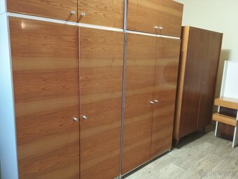 Skříně s nástavcem a toaletka - 3