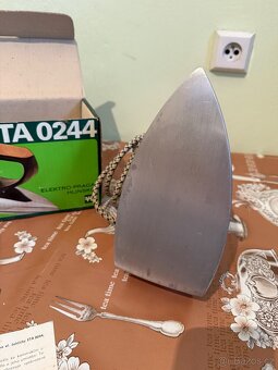 Stará žehlička ETA - 3