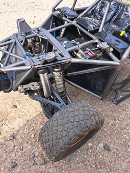 Prodám Traxxas UDR, nabíječka + 2 baterie a nové kola - 3